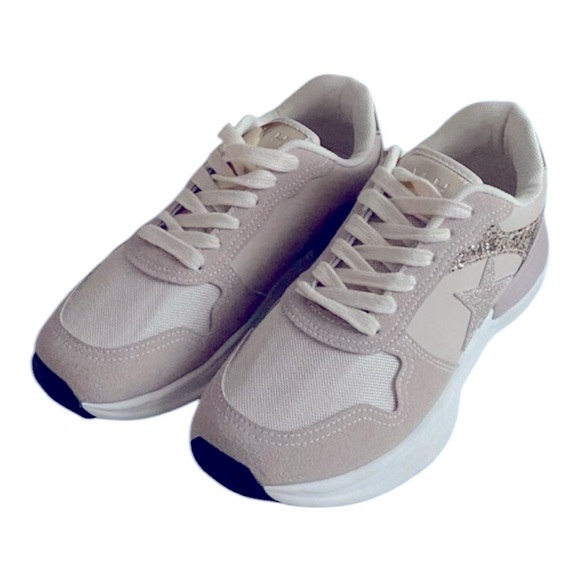 Vintage Havana Shoes - Vintage Havana Run Nude Glitter Star Sneaker Women’s Size 9.